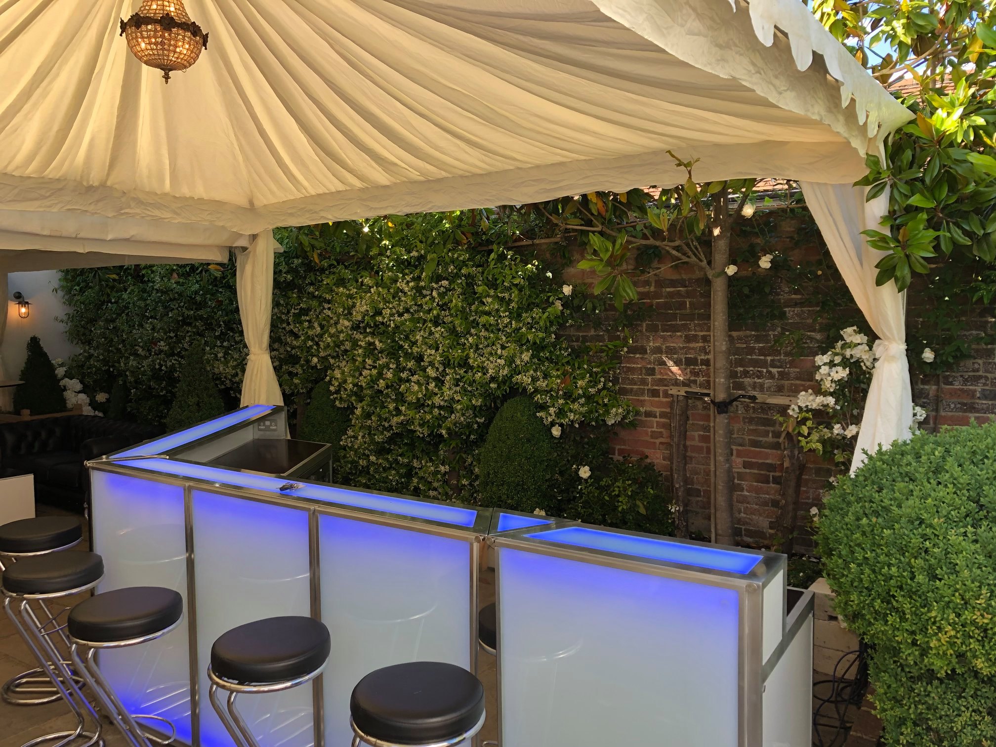 4.0m "Swoosh" bespoke Modular Bar in Blue Led from Ice & Lime - 250 guests