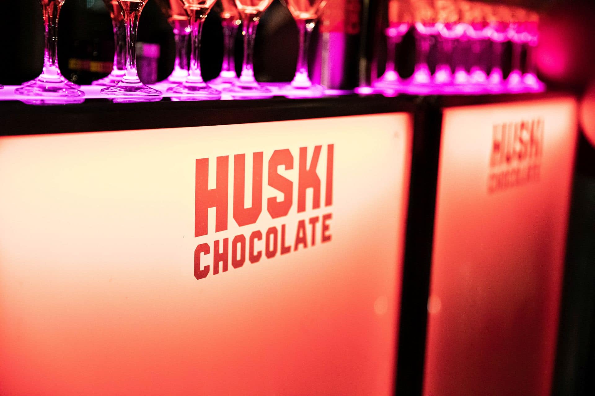 1.6m straight bar huski chocolate from ice and lime modular led bar dry hire